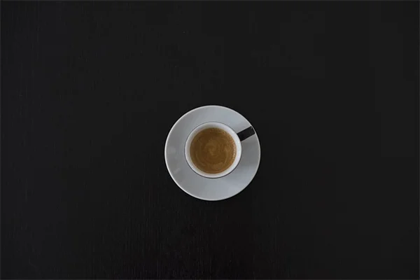 シャクヤクの切り戻し時期と正しい方法